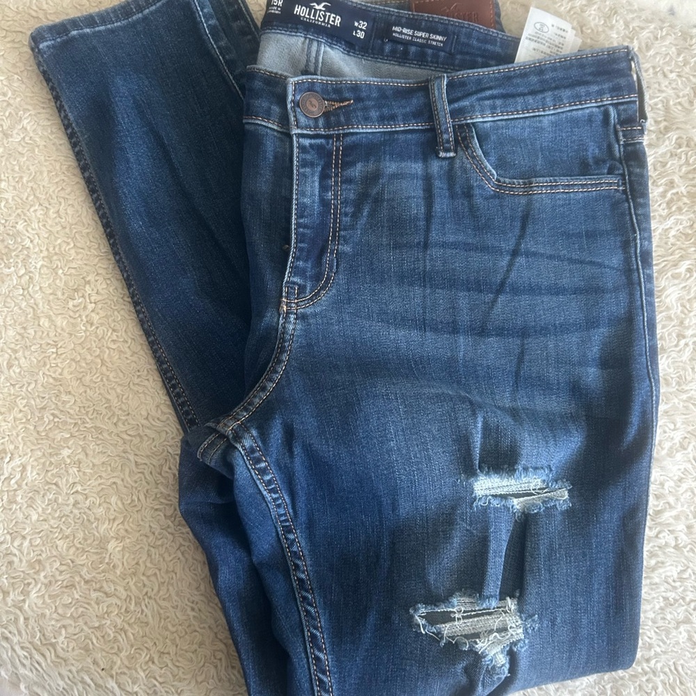 Hollister Women's Distressed Skinny Jeans - Dark Blue - Picture 2 of 4